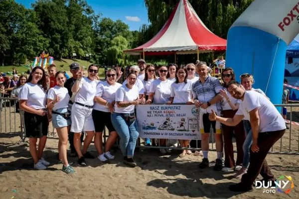 Kreatywne warsztaty w Uniborzu: uczestnicy stworzyli kolorową biżuterię