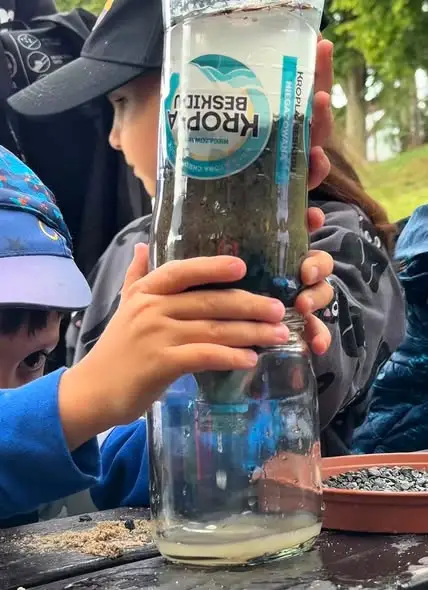 Rodzinna gra terenowa w Golczewie: nauka i zabawa nad jeziorem Szczucze