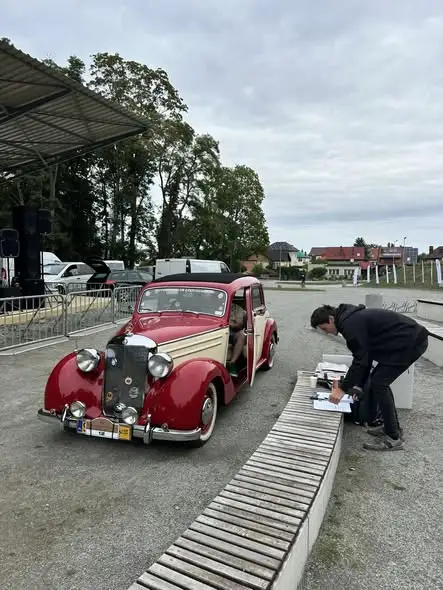 Blisko 100 zabytkowych Mercedesów w Wolinie – StarDrive Poland 2026
