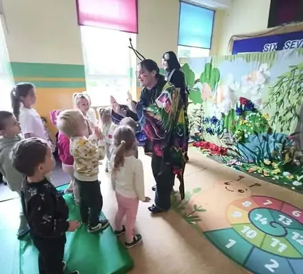 Teatrzyk o emocjach i przyjaźni – dzieci uczą się budować relacje