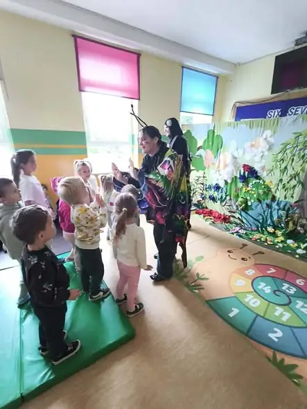 Teatrzyk o emocjach i przyjaźni – dzieci uczą się budować relacje