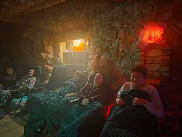 Uczestnicy WTZ odpoczywali w grocie solno-jodowej