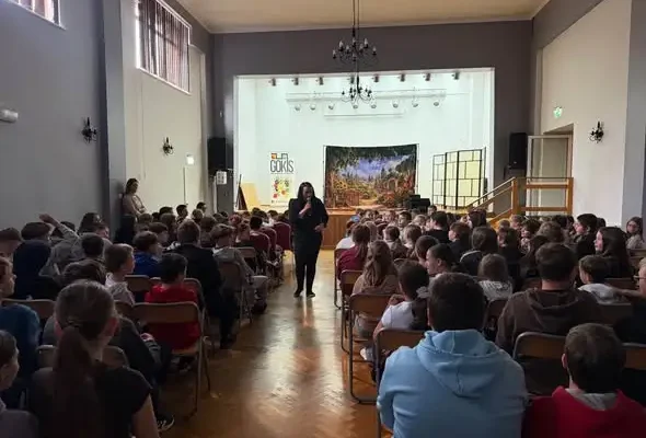 Spektakl profilaktyczny w szkole – uczniowie uczyli się o zdrowiu i pierwszej pomocy