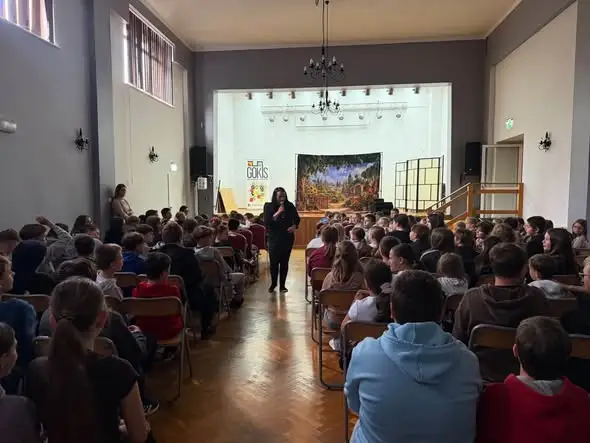 Spektakl profilaktyczny w szkole – uczniowie uczyli się o zdrowiu i pierwszej pomocy